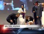 emine erdogan - Şal yere düşünce Videosu