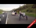 irlanda - Çingeneler Otobanda At Arabasıyla Yarıştı Videosu