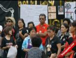 abhisit vejjajiva - Tayland Kraliyet Ailesine Hakaret Ölüm Getirdi Videosu
