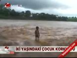hindistan - Sel sularının ortasında kaldı Videosu