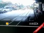 tren kazasi - 90 Yaşındaki Kadını Tren Böyle Ezdi Videosu