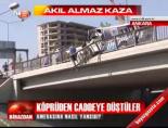 eryaman ust gecidi - Köprüden caddeye düştüler Videosu