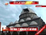Fırtına 2 minareyi devirdi