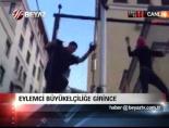 turkiye buyukelciligi - Eylemci büyükelçiliğe girince Videosu