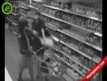 guvenlik gorevlisi - Kadınların Süpermarketteki Sıradışı Sebepten Kavgası Videosu