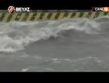 kolombiya - Sel Arabaları Sürükledi Videosu