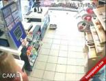 hirsiz - Markete Giren Hırsıza Eline Geleni Fırlattı Videosu