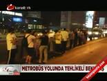 mecidiyekoy - Metrobüs Yolunda Tehlikeli Bekleyiş Videosu