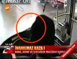 motosiklet kazasi - İnanılmaz kaza, mucize kurtuluş! Videosu