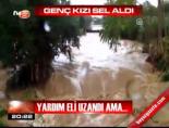 Genç kızı sel aldı