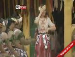 tuvalu - Prens Ve Prenses Yerel Dansla Coştu Videosu