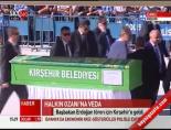 neset ertas - Neşet Ertaş'ın Cenazesi Kırşehir'de (Cenaze Namazı) Videosu