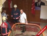 taseron isci - CHP Binasını İşgal Eden İşçilere Biber Gazlı Müdahale-1 Videosu