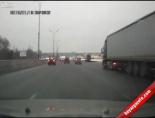 moskova - Geyik Otobana Aniden Çıkınca Videosu
