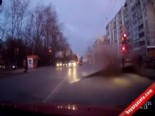 yol cokmesi - Trafikte İnanılmaz Olay Videosu