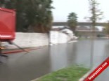 sel afeti - İzmir'de Araçlar Suya Gömüldü Videosu