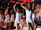 chicago bulls - NBA'de Ponpon Kıza Süpriz Evlilik Teklifi Videosu