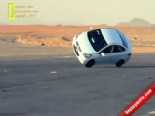 araba akrobati - İki Teker Üstünde Lastik Değiştirdi Videosu