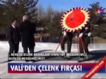 erzincan valisi - Vali'den çelenk fırçası  Videosu