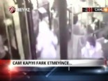 Cam kapıyı fark etmeyince... 