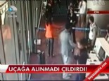 cin halk cumhuriyeti - Uçağa alınmadı, çıldırdı izle Videosu