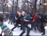 moskova - Gençlerin kartopu savaşı  Videosu