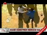 ogretmen dayagi - Asabi öğretmen herkese saldırdı  Videosu