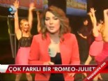 romeo juliet - Çok farklı bir 'Romeo-Juliet'  Videosu