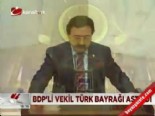 bdp milletvekili - BDP'li vekil Türk bayrağı astırdı  Videosu