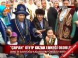 Arınç ve Davutoğlu Kazaklar'ın yöresel kıyafetlerini giydi 