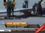 endonezya - Uçak denize indi  Videosu