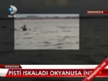 endonezya - Pisti ıskaladı, okyanusa indi  Videosu
