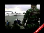 Endonezya'da Düşen Yolcu Uçağının Enkaz Görüntüleri 
