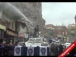 Bitlis’te Polis Panzerleri Vatandaşa Gül Suyu Sıktı