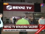 umit ozat - Beyaz TV Binasına Taşlı Sopalı Saldırı Videosu
