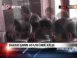 Bakan Şahin asansörde kaldı  online video izle