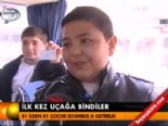 turk kizilayi - İlk kez uçağa bindiler  Videosu