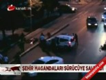 yol verme kavgasi - Şehir magandaları sürücüye saldırdı  Videosu