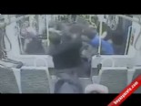 londra - Tramvayda sopalarla yolculara böyle saldırdılar  Videosu