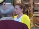 taksim meydani - İngiliz kızın gözyaşları  Videosu