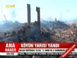 Köyün yarısı yandı 