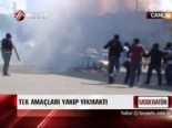 Gezi Parkı Eylemcileri Taksim'i Savaş Alanına Çevirdi