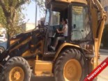 kadin isgucu - Bayan Kepçe Operatörünü Görenleri Şaşırtıyor Videosu
