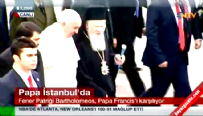 papa francesco - Papa'nın ayağı halıya takıldı  Videosu