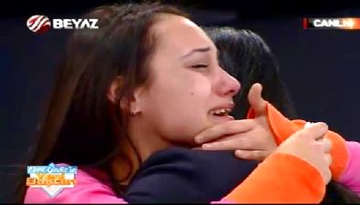 Ebru Gediz ile Yeni Baştan - 18 yıldır görmediği annesi bulununca Ebru Gediz'e sarılıp ağladı 