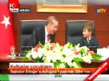 23 nisan cocuk bayrami - Başbakan Erdoğan Koltuğu Minik Gökere Devretti  Videosu