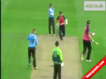 kriket - Kriket Topu İle Martıyı Böyle Vurdu  Videosu