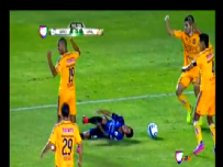 herculez gomez - Ronaldinho penaltıyı tribüne yolladı  Videosu