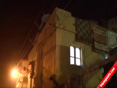 Yeni Doğmuş Bebeği Çatıya Attılar! 