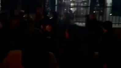 ulkucu - Ülkücüler Akit'i taşladı, binadan ateş edildi  Videosu